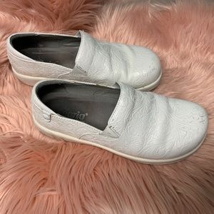 Alegria size 39 (equals US size 9/9.5) leather nursing shoes